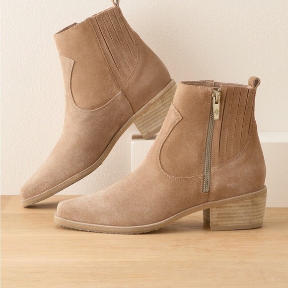 Donald pliner suede boots - Picture 6 of 15